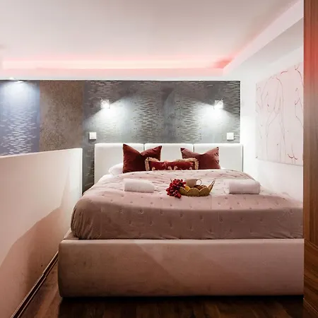 Historic Danube Luxury Chic Riverside بودابست