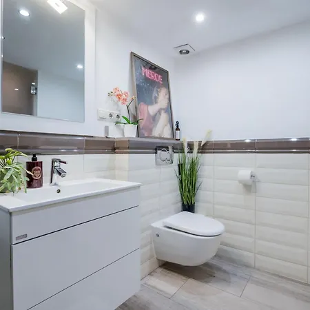 Historic Danube Luxury Chic Riverside 아파트 *