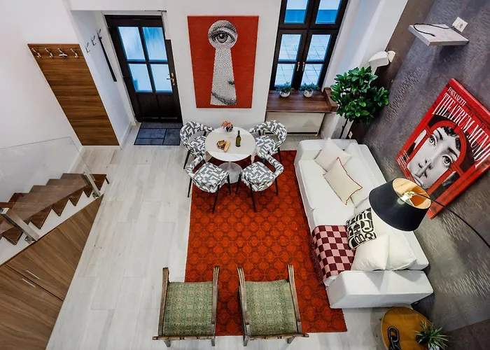 דירה Historic Danube Luxury Chic Riverside