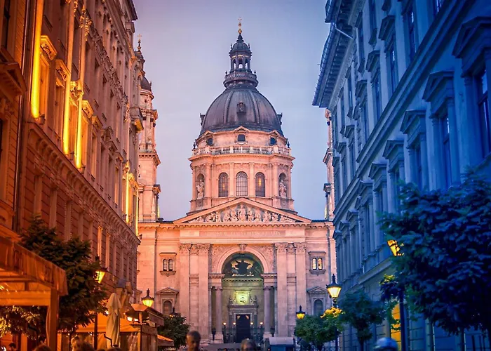 Historic Danube Luxury Chic Riverside 아파트