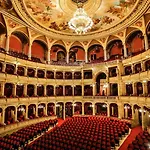 Historic Danube Luxury Chic Riverside * بودابست