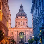 Historic Danube Luxury Chic Riverside شقة