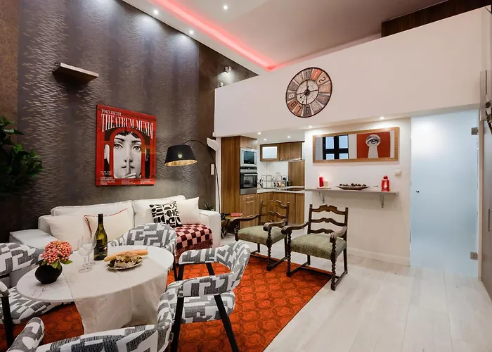 Historic Danube Luxury Chic Riverside Apartman *